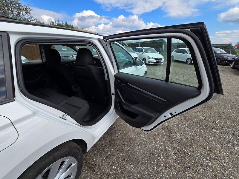 Škoda Octavia (2023) 1.5 TGi 96KW Amb - fotka 18 z 23