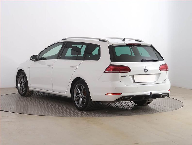 Volkswagen Golf (2020) R-Line 1.5 TSI, Automat, Kůže - fotka 4 z 20