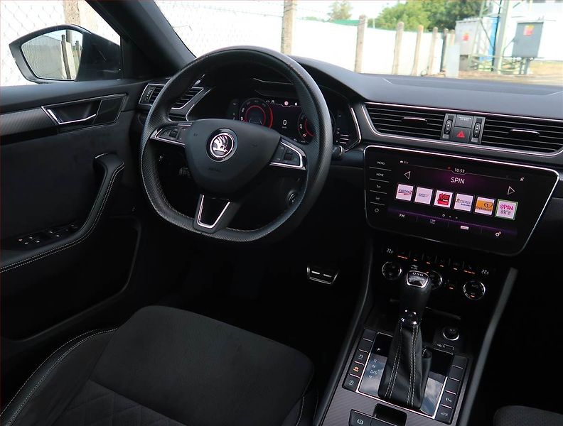 Škoda Superb (2019) Sportline 2.0 TDI - fotka 7 z 25