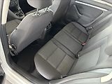 Volkswagen Golf 1,2   TSI 77kW,SERVISKA - náhled 17