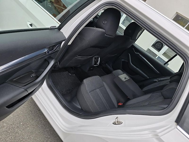 Škoda Octavia 110kW DSG STYLE + NAVI - fotka 36 z 41