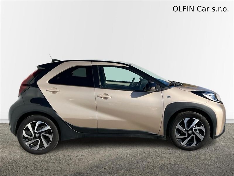Toyota Aygo 1,0 VVT-i 53kW STYLE TECH VISI - fotka 3 z 22