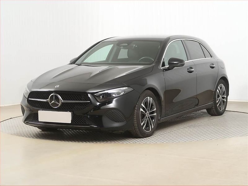 Mercedes-Benz Třídy A (2024) A 200 d - fotka 2 z 17