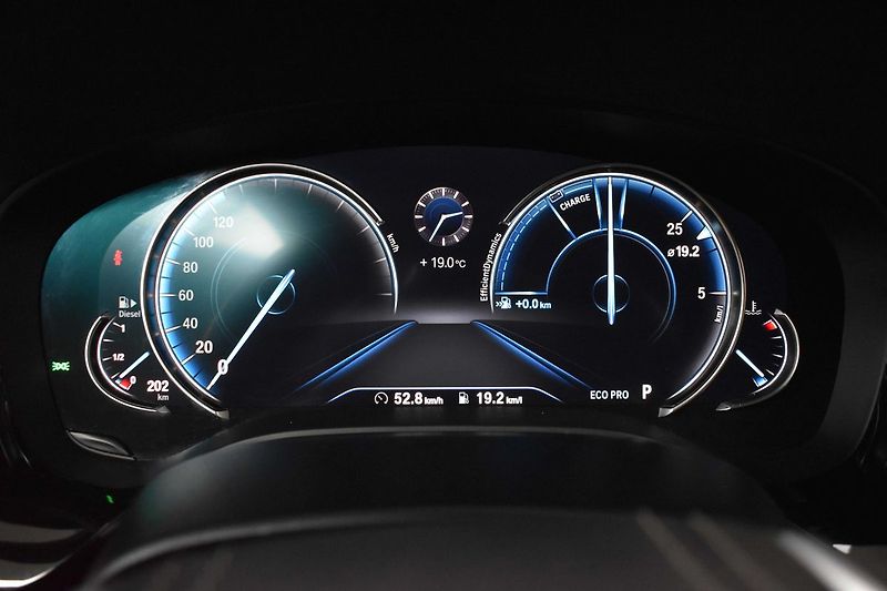 BMW Řada 5 520d LUXURY LINE*KAMERA - fotka 22 z 48