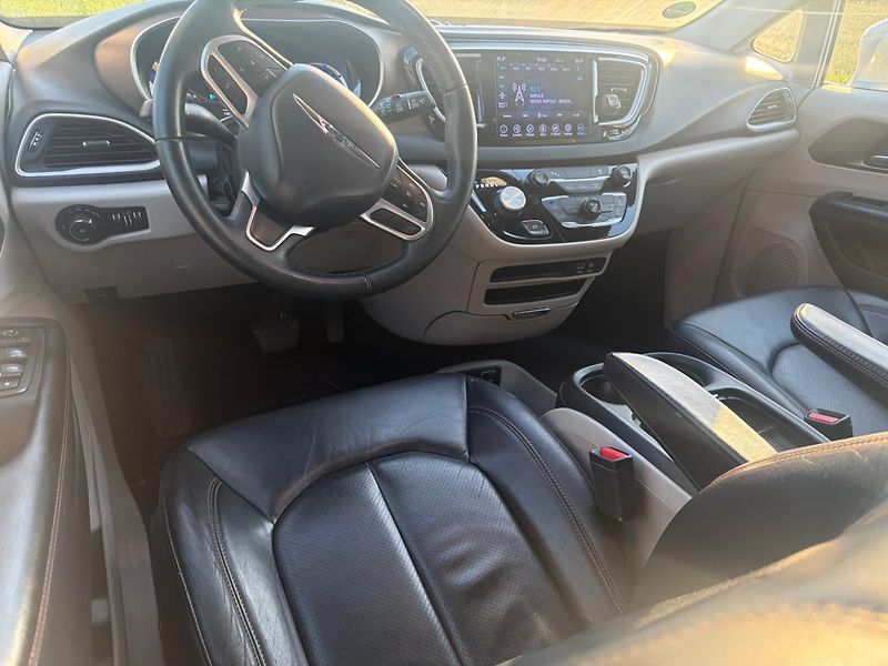 Chrysler Pacifica (2018)  3,6 L DVD Hybrid Plug In 2018 - fotka 15 z 20