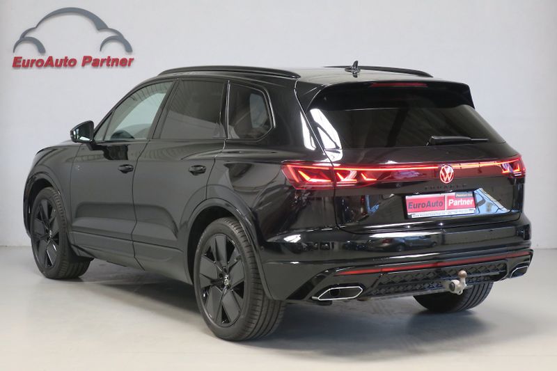 Volkswagen Touareg (2024) R-LINE 3,0TDI 210kW TOP VÝBAVA - fotka 2 z 50