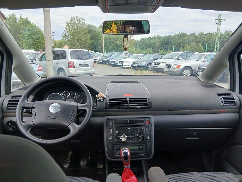 Volkswagen Sharan 2.0 TDI, ALU, 7 míst - fotka 26 z 34