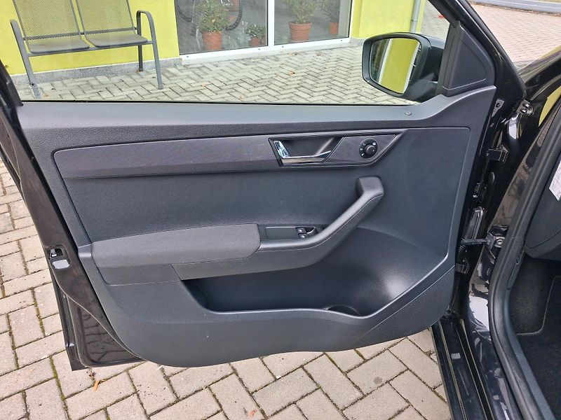 Škoda Fabia (2016) 1,2 TSi 81kw LED 1.MAJ. NAVI - fotka 12 z 40