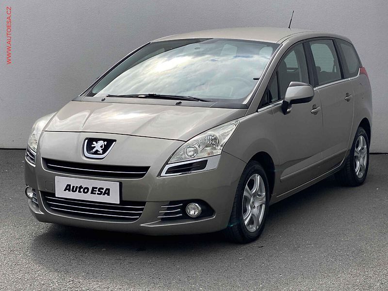 Peugeot 5008 (2011) 1.6 HDi, AC, temp - fotka 3 z 15