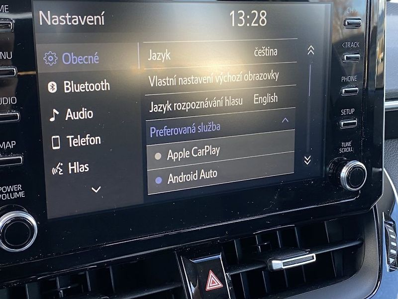 Toyota Corolla 1.6i, ČR-1m, Comfort, tažné - fotka 22 z 33