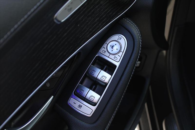 Mercedes-Benz GLC 300 4MATIC COUPE AMG 1.MAJ. ČR - fotka 30 z 32