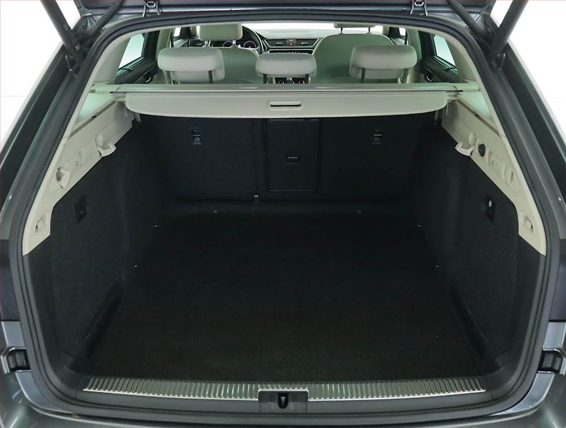 Škoda Superb (2022) Style 2.0 TDI, Automat - fotka 14 z 17