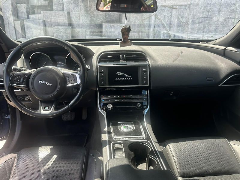 Jaguar XE (2016) 2.0D, 120KW, R SPORT, ROZVODY - fotka 11 z 27