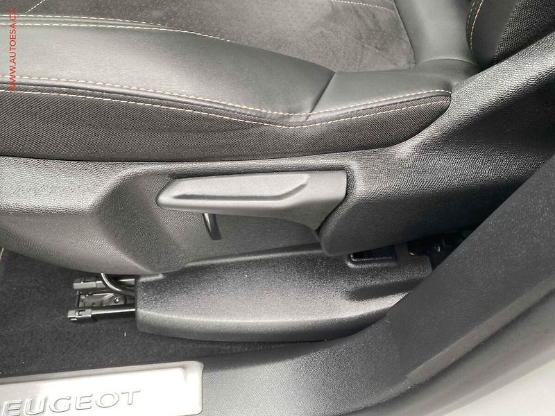 Peugeot 3008 (2021) 1.2 PT, GT, AT, LED - fotka 14 z 19