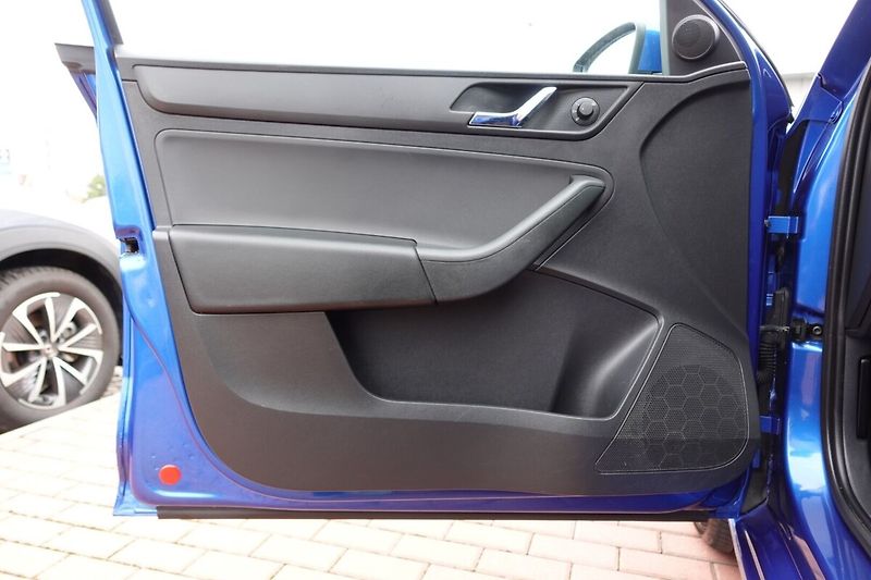 Škoda Rapid 1.6 TDI CR 66kW Ambition Fresh - fotka 7 z 24