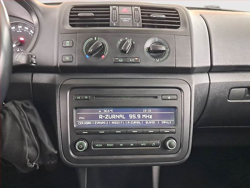 Škoda Fabia (2014) 1.2 TSI, Serv.kniha, Tempomat - fotka 12 z 18