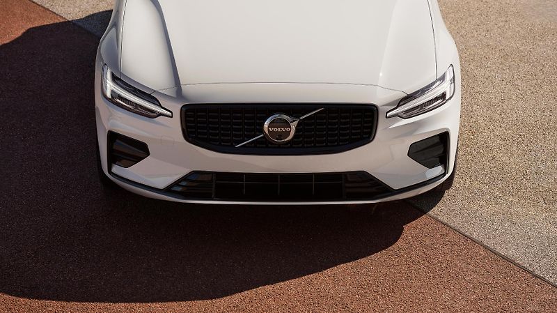 Volvo V60 (2026) B4 PLUS DARK AUT - fotka 8 z 16