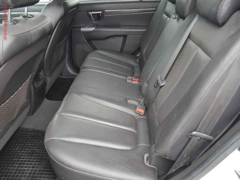 Hyundai Santa Fe (2013) 2.2CRDi 4x4, ČR, AC, TZ, kůže - fotka 10 z 20