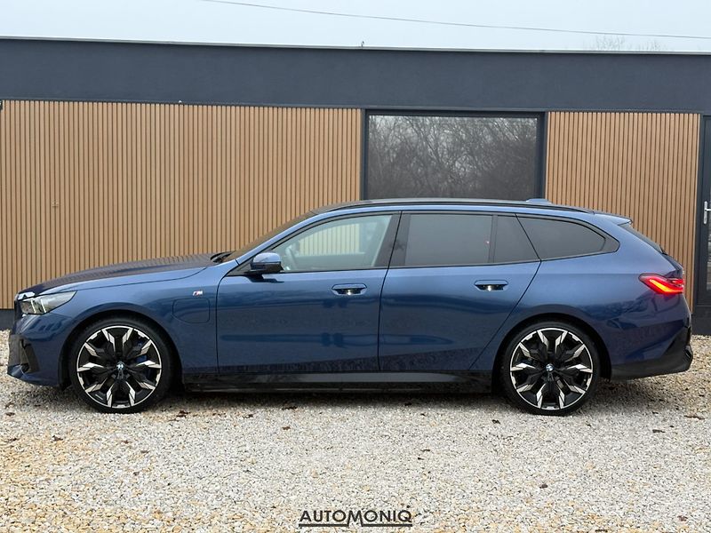 BMW Řada 5 (2025) 550e xDrive Touring M Sport - fotka 7 z 34
