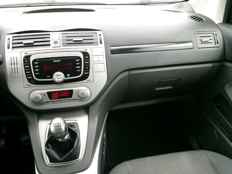 Ford Kuga 2,0TDCi NAVI AC 4x4 - fotka 22 z 27