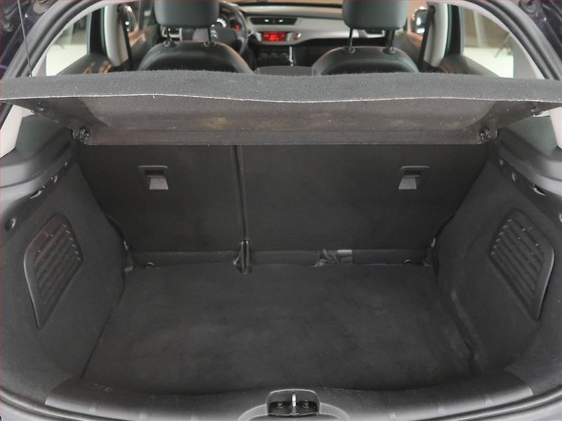 Citroën C3 (2014) 1.2 VTi, po STK, pěkný stav - fotka 13 z 15