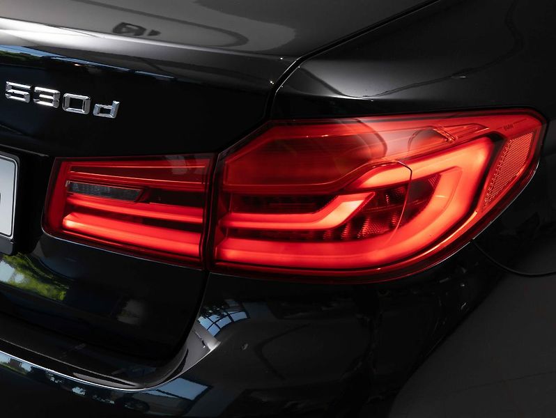 BMW Řada 5 520d xDrive - fotka 10 z 22