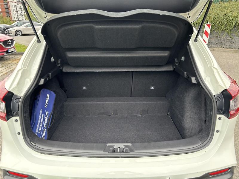 Nissan Qashqai 1,3 DIG-T Acenta VÝHŘEV KAMERA - fotka 13 z 37