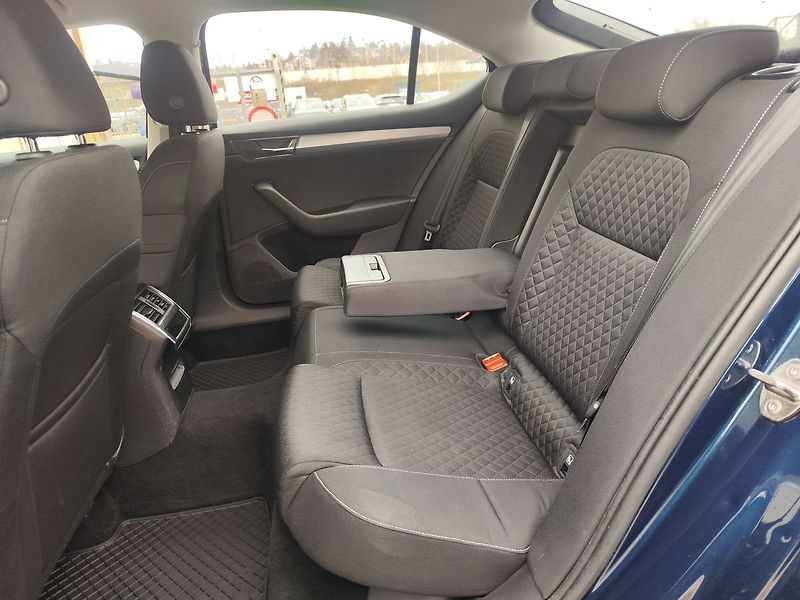 Škoda Superb 1.5 TSI/110kW Ambition DSG - fotka 10 z 31