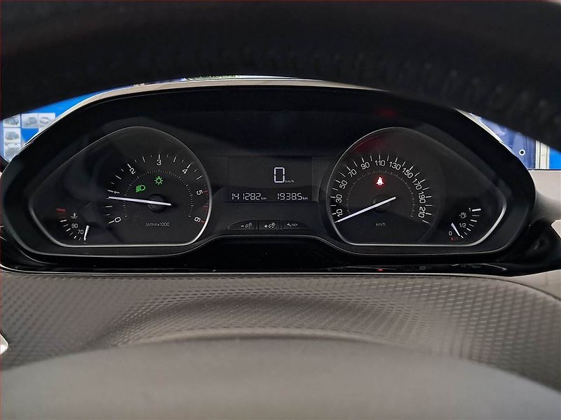Peugeot 2008 (2017) 1.6 BlueHDi, Tempomat - fotka 11 z 14