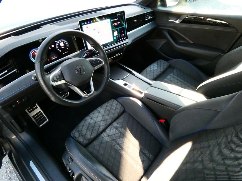 Volkswagen Passat (2024) R-Line 2.0 142KW 4MOTION - fotka 5 z 30