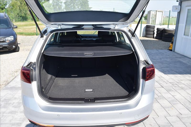 Volkswagen Passat 2,0 TDI 110KW LED MATRIX DSG - fotka 23 z 49
