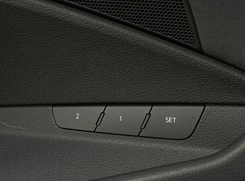 Audi Q8 e-tron 55 Q 360kam Vzduch Tažné Pano  - fotka 17 z 37