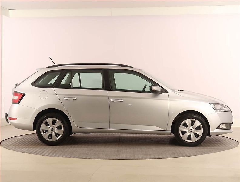 Škoda Fabia (2019) Ambition 1.0 TSI, Serv.kniha - fotka 6 z 17