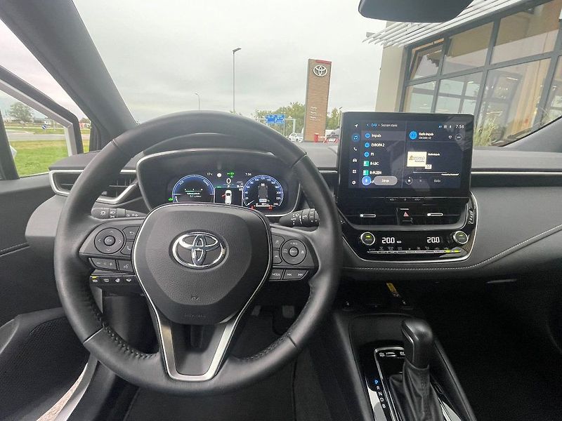 Toyota Corolla 1.8 Hybrid Comfort Business - fotka 20 z 28