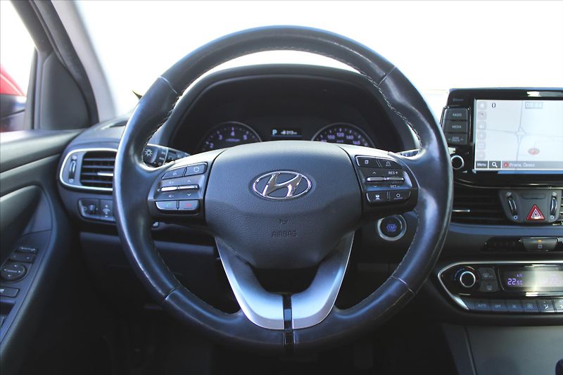 Hyundai i30 1.4 T-GDI ALL INCLUSIVE ČR - fotka 12 z 23