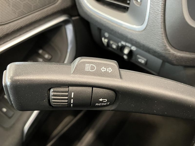 Volvo V40 T3 FWD Momentum MT6 - fotka 20 z 40