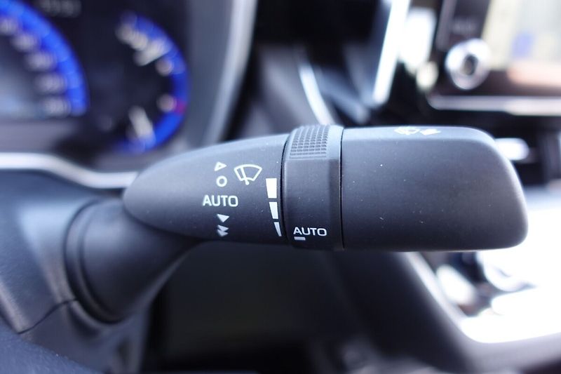 Toyota Corolla 1.5 BA 6 MT Comfort + Tech - fotka 28 z 32