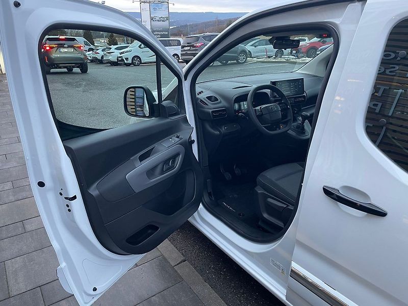 Toyota ProAce City Verso MC24 1.5L MT - fotka 13 z 25