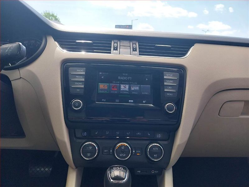 Škoda Octavia (2014) Elegance 1.4 TSI, Automat - fotka 13 z 15