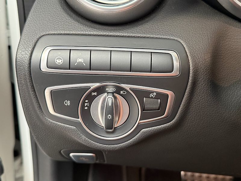 Mercedes-Benz Třídy C (2020) 300d AMG 180 kW - fotka 30 z 33