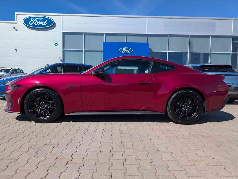 Ford Mustang (2026) V8 GT, Fastback, 5.0 GT 328 kW - fotka 2 z 24