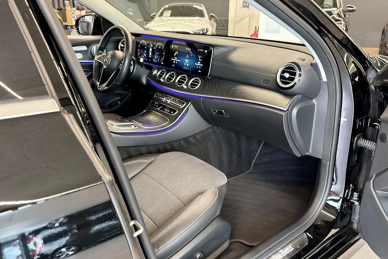 Mercedes-Benz Třídy E (2020) E 220d 4Matic AMG Line - fotka 29 z 112