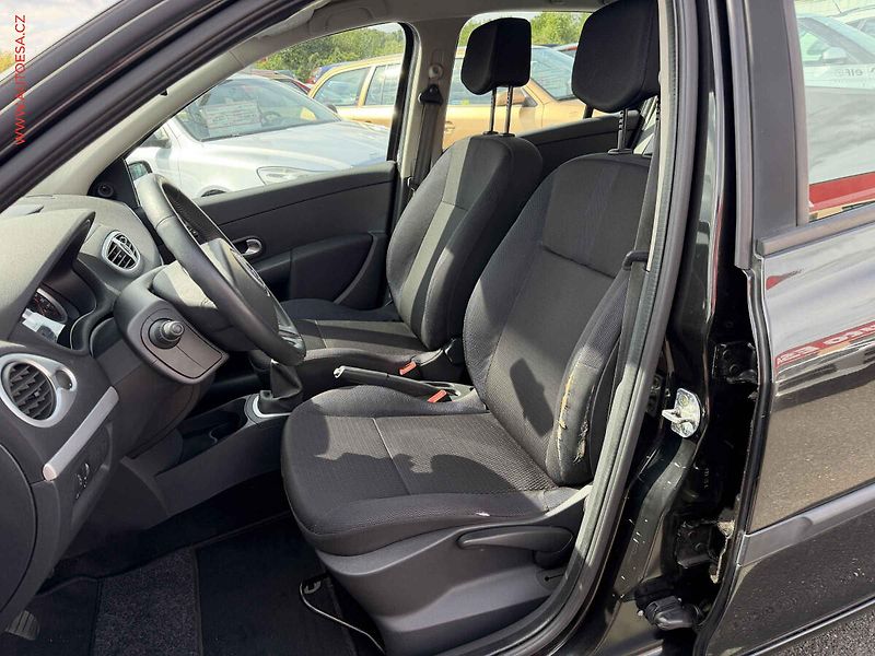 Renault Clio (2006) 1.6 16V - fotka 9 z 15