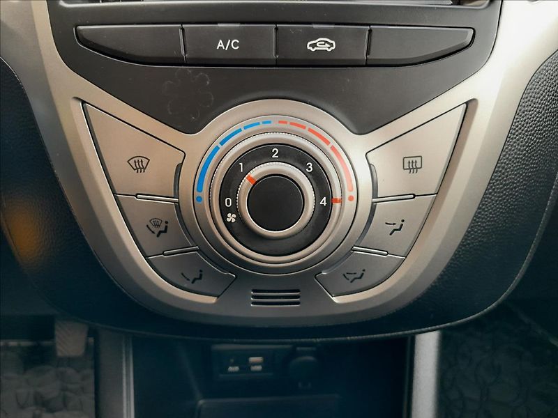 Hyundai ix20 1,6i 91 kW - fotka 34 z 49