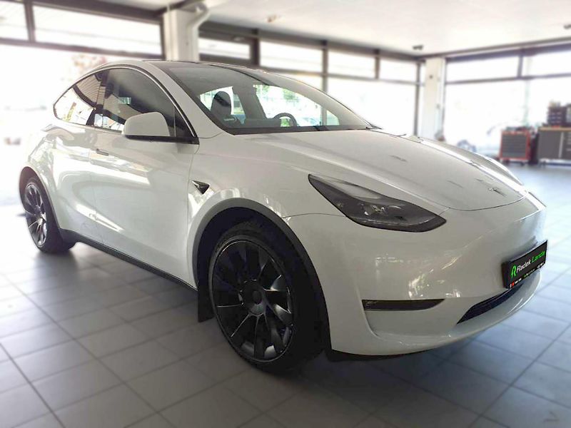 Tesla Model Y (2023) Long Range AWD | Berlín, tažné - fotka 1 z 9