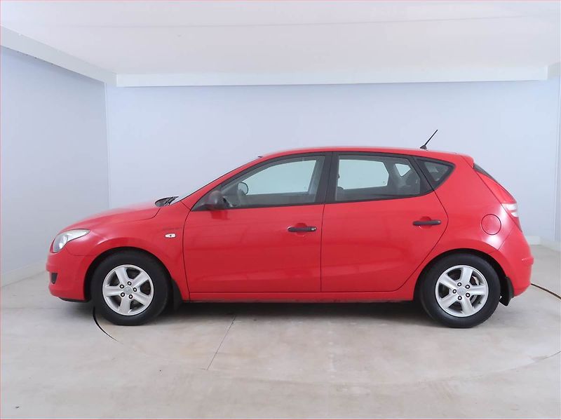 Hyundai i30 (2010) 1.4 CVVT, nová STK, zamluveno - fotka 3 z 13