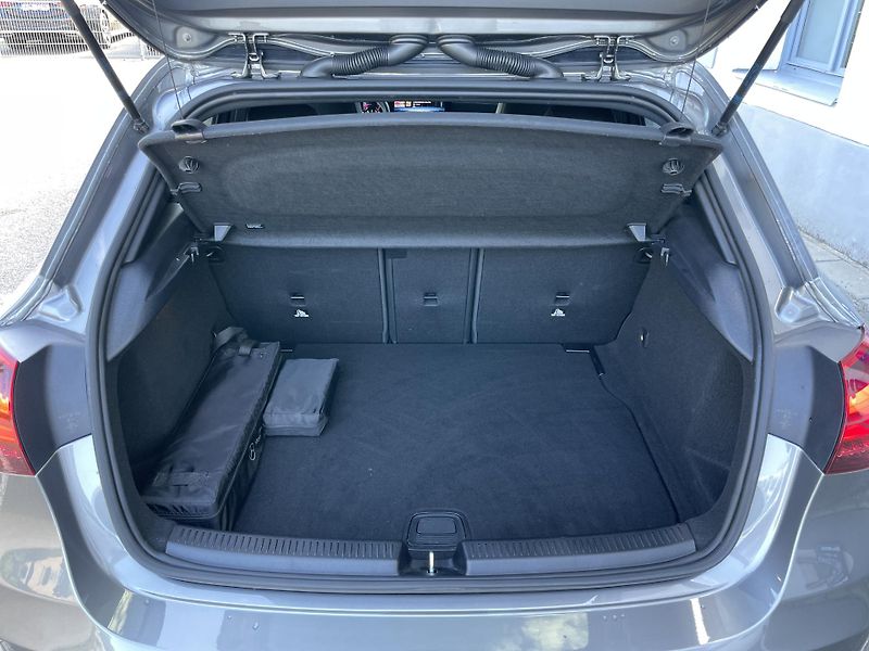 Mercedes-Benz Třídy A 200d AMG - fotka 10 z 26