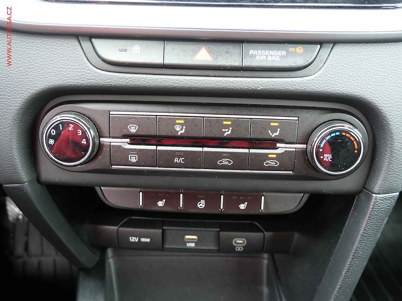 Kia Ceed (2024) 1.5 TGDi, 1.maj,ČR, AC - fotka 18 z 25