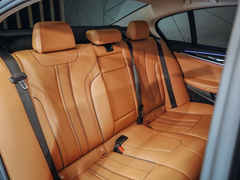 BMW Řada 5 530d xDrive 210 kW - fotka 25 z 28