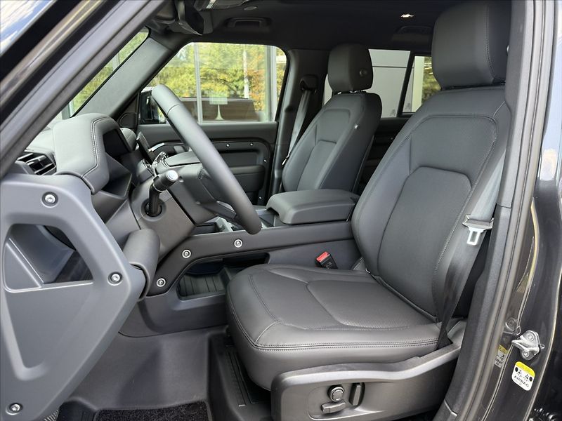 Land Rover Defender (2026) 3,0 X-DYNAMIC SE D250 - fotka 10 z 24